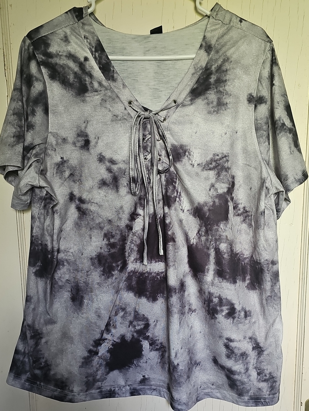 Tie-Dye Lace-Up V-Neck Women's Top - Gray/Black